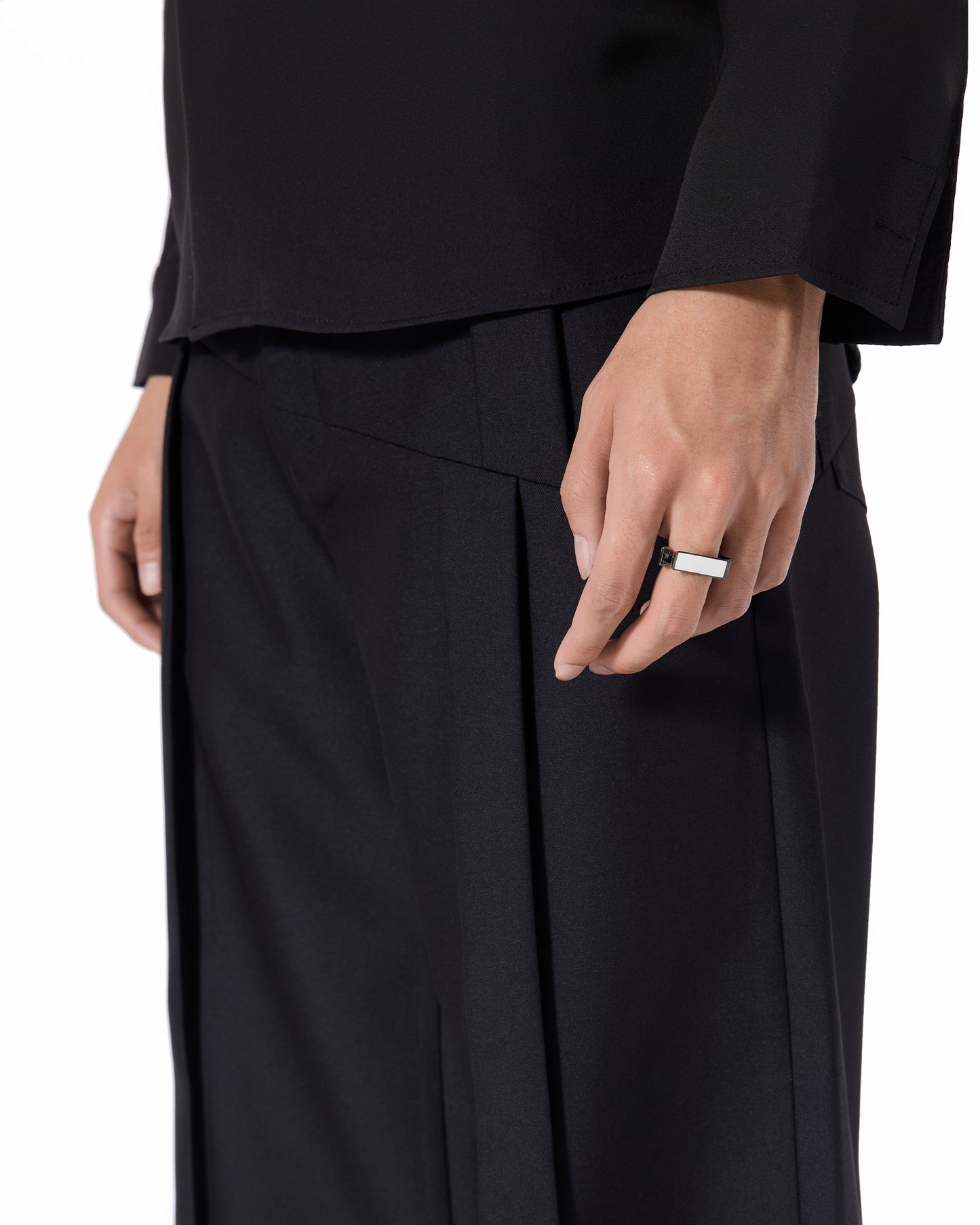 Montage Ring_Large_Black-Plated, White