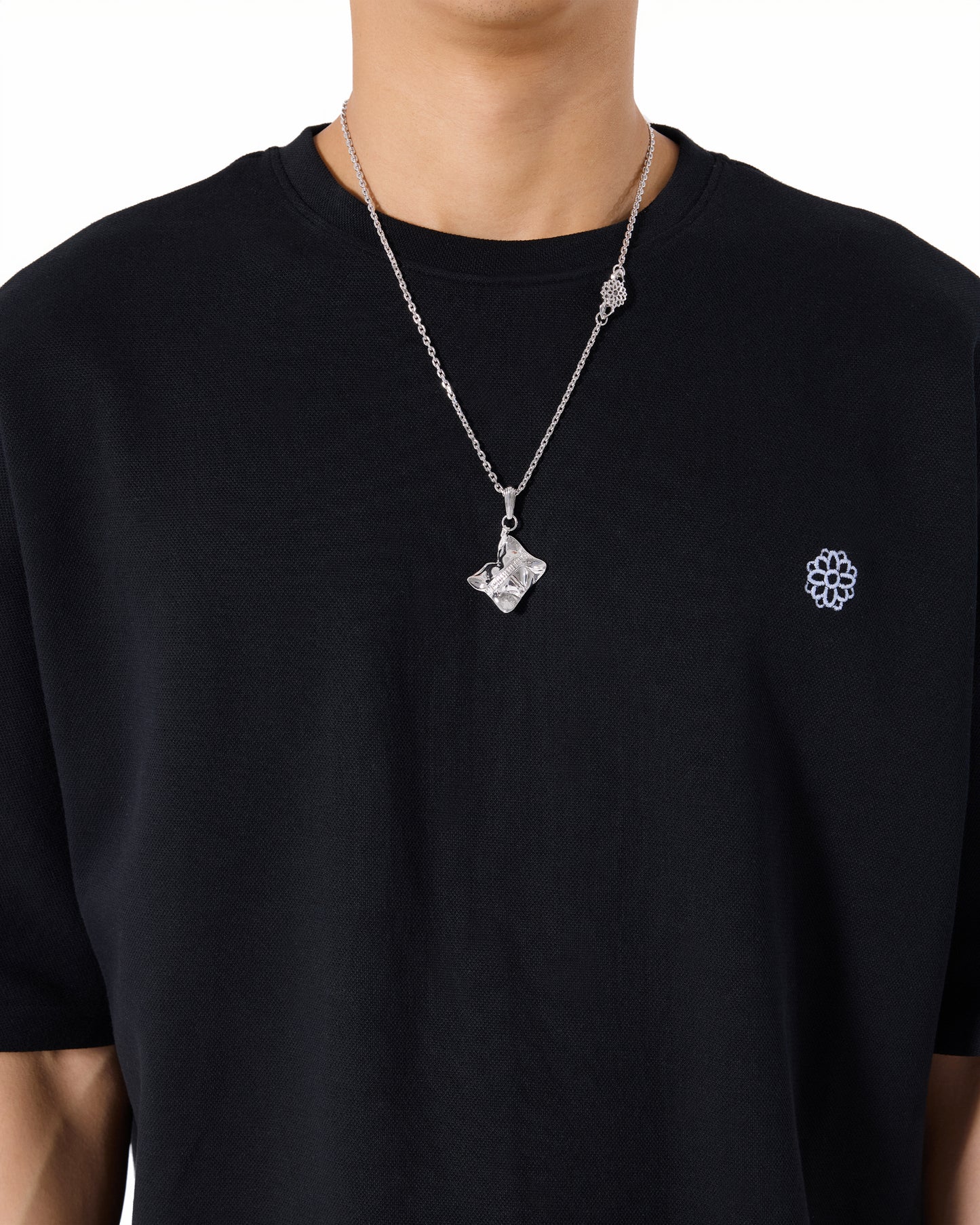 Sealed Heart Pendant_Pocket Edition